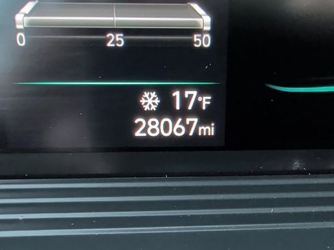 Certified 2023 Hyundai Venue SEL w/ Cargo Package image 6