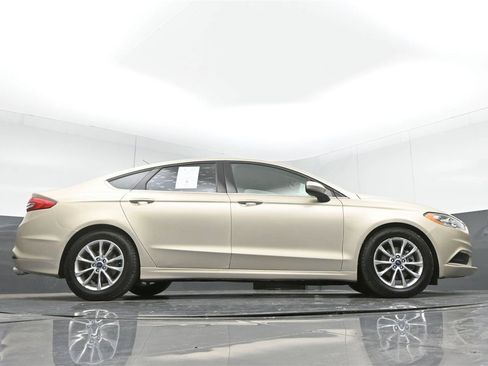 Used 2017 Ford Fusion SE w/ Fusion SE Technology Package FWD image 32