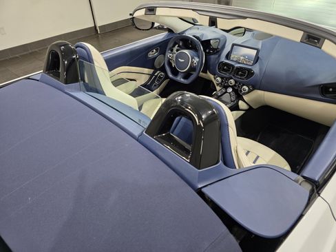 Used 2022 Aston Martin V8 Vantage Roadster image 18