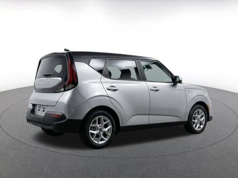 Used 2025 Kia Soul LX w/ LX Technology Package FWD image 9