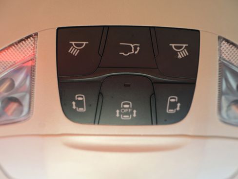 Used 2019 Chrysler Pacifica Touring-L image 25