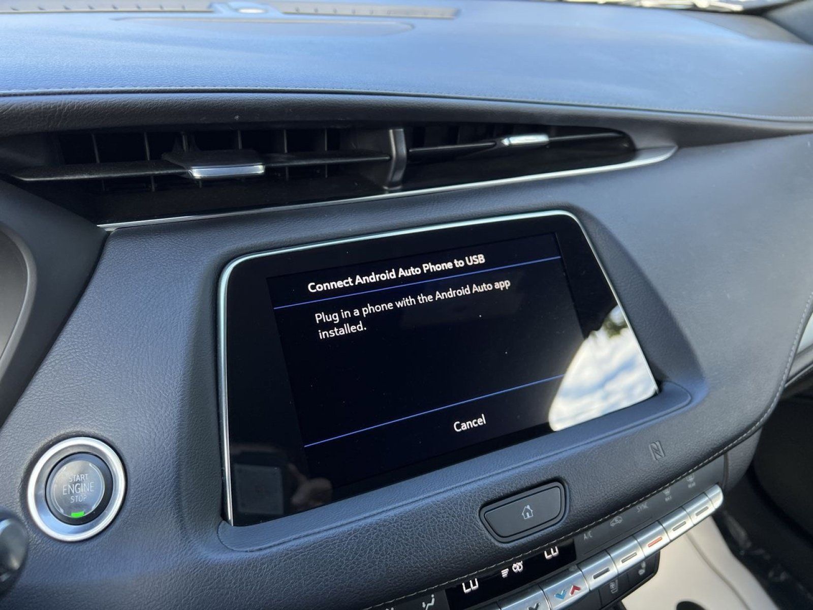 Used 2019 Cadillac XT4 Premium Luxury AWD/4WD image 17