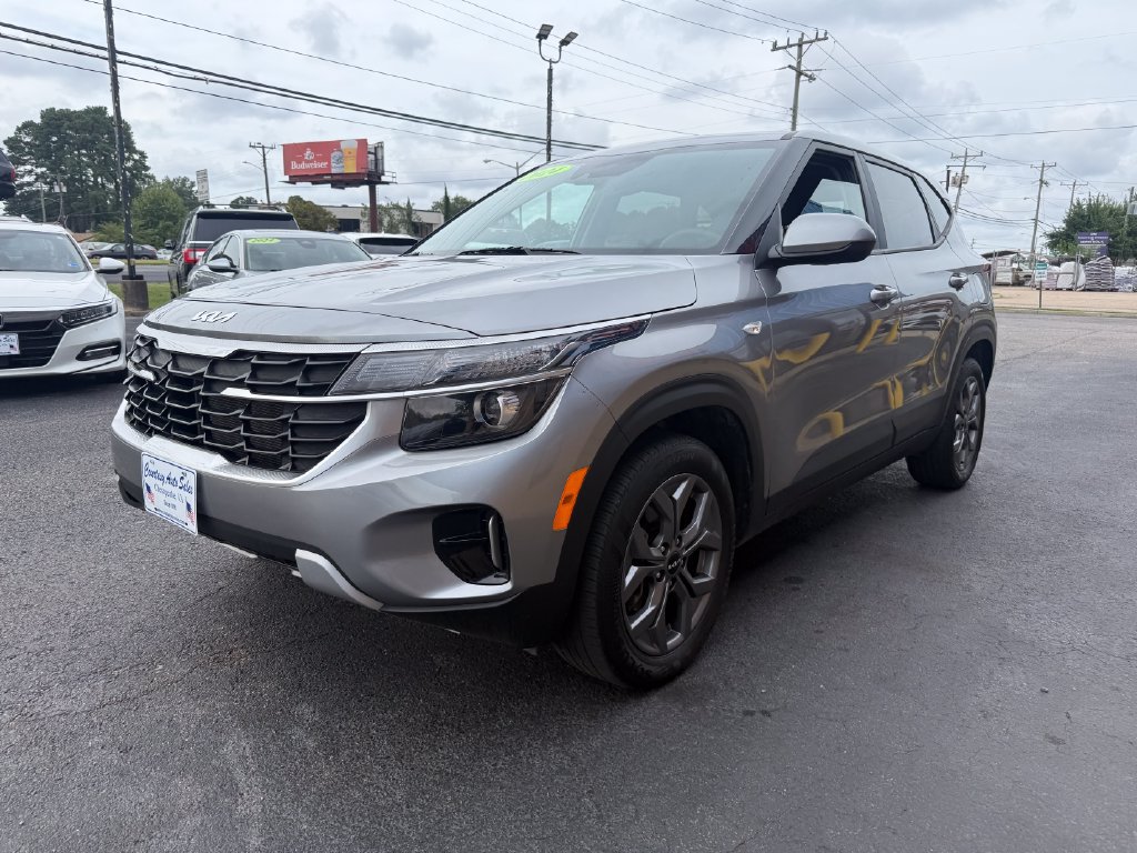 Used 2024 Kia Seltos LX AWD/4WD image 3