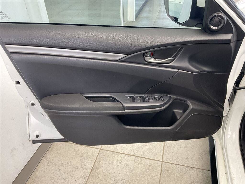 Used 2018 Honda Civic Sport image 9
