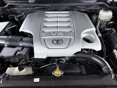 Used 2016 Toyota Land Cruiser image 54