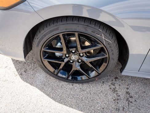 Used 2025 Honda Civic Sport image 12