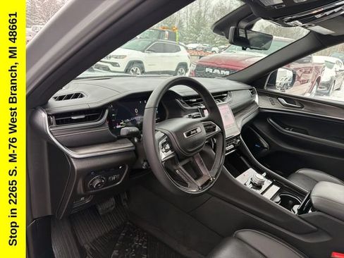 Used 2024 Jeep Grand Cherokee Overland w/ Advanced Protech Group III AWD/4WD image 21