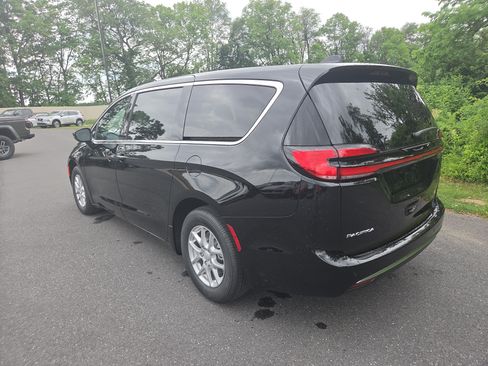 New 2027 Chrysler Pacifica Select FWD image 12