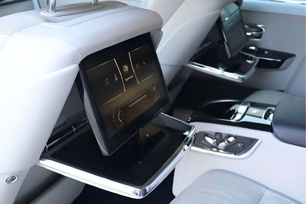 Certified 2019 Rolls-Royce Phantom Sedan RWD image 9