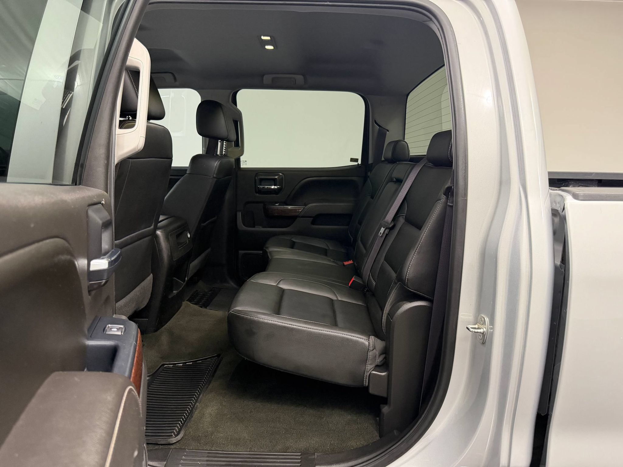 Used 2016 GMC Sierra 2500 SLT w/ Duramax Plus Package AWD/4WD image 23