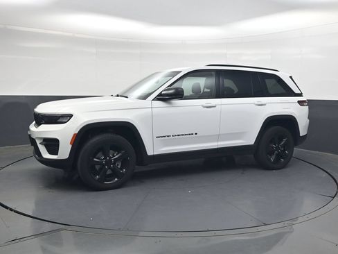 Used 2023 Jeep Grand Cherokee Altitude AWD/4WD image 13