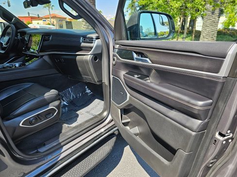 Used 2022 Jeep Wagoneer Series I image 30