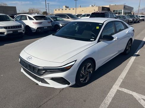 Used 2025 Hyundai Elantra SEL FWD image 1