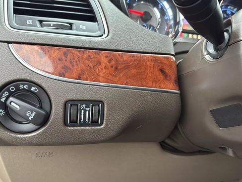 Used 2016 Chrysler Town & Country Touring image 18