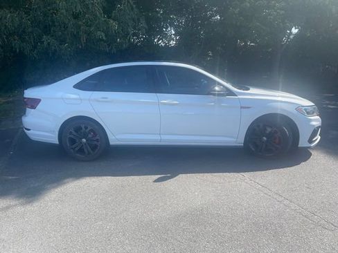 Used 2019 Volkswagen Jetta GLI FWD image 6