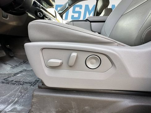 Used 2025 GMC Sierra 1500 SLT AWD/4WD image 16