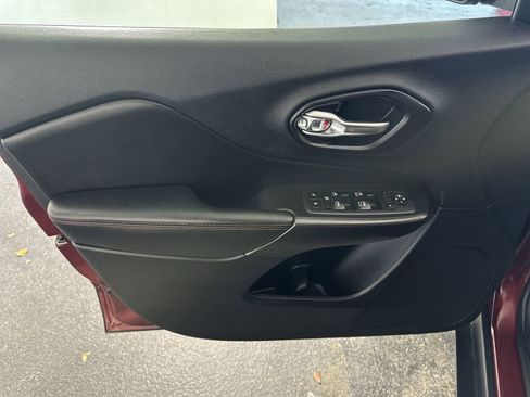 Used 2020 Jeep Cherokee Trailhawk w/ Cold Weather Group image 17