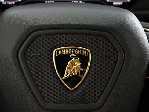 Used 2022 Lamborghini Urus image 42