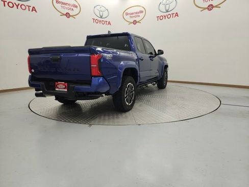Used 2025 Toyota Tacoma TRD Sport image 8