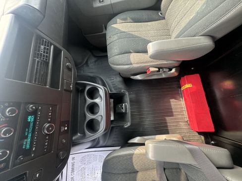 Used 2023 Chevrolet Express 2500 w/ Driver Convenience Package image 32