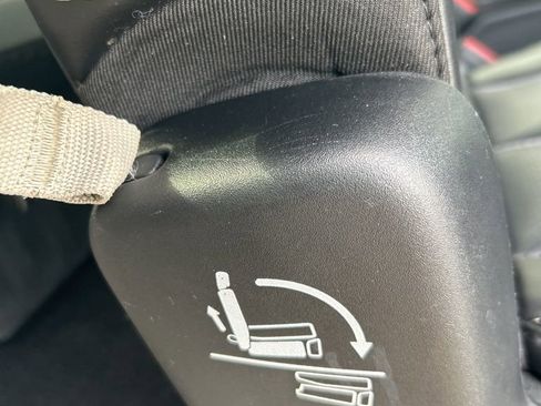 Used 2023 Chrysler Pacifica Touring-L image 58