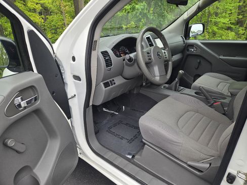 Used 2019 Nissan Frontier S RWD image 11