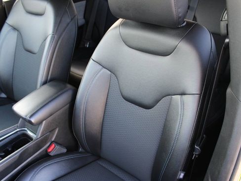 Used 2024 Jeep Compass Latitude image 22