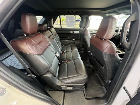 Used 2021 Ford Explorer Platinum w/ Equipment Group 601A image 18