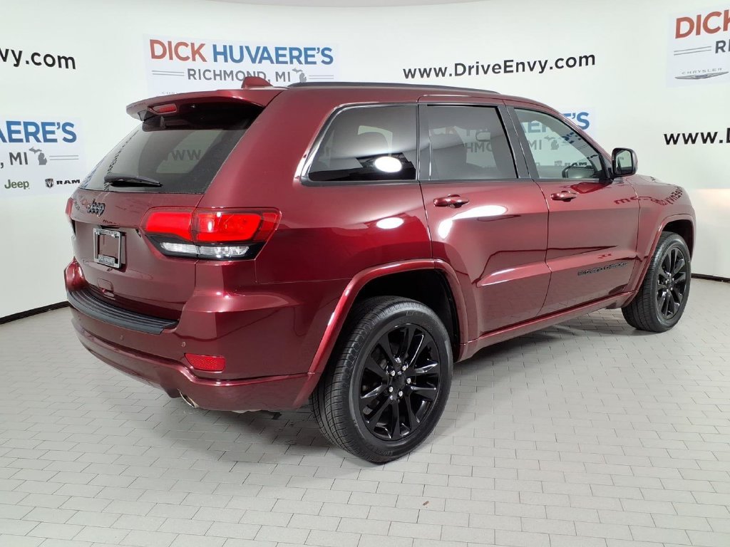 Used 2022 Jeep Grand Cherokee Laredo X AWD/4WD image 4