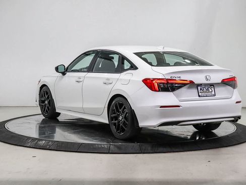 Used 2024 Honda Civic Sport image 2