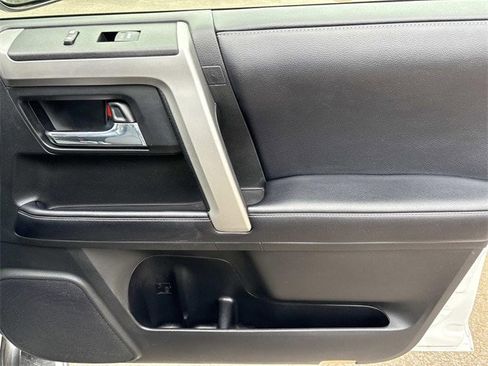 Used 2019 Toyota 4Runner SR5 w/ Four Season Floor Mat Package image 22