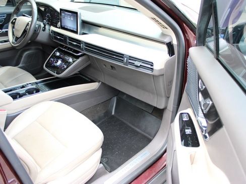 Used 2020 Lincoln Corsair AWD w/ Premium Package image 45