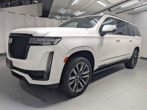 Used 2023 Cadillac Escalade ESV Sport w/ Touring Package image 5