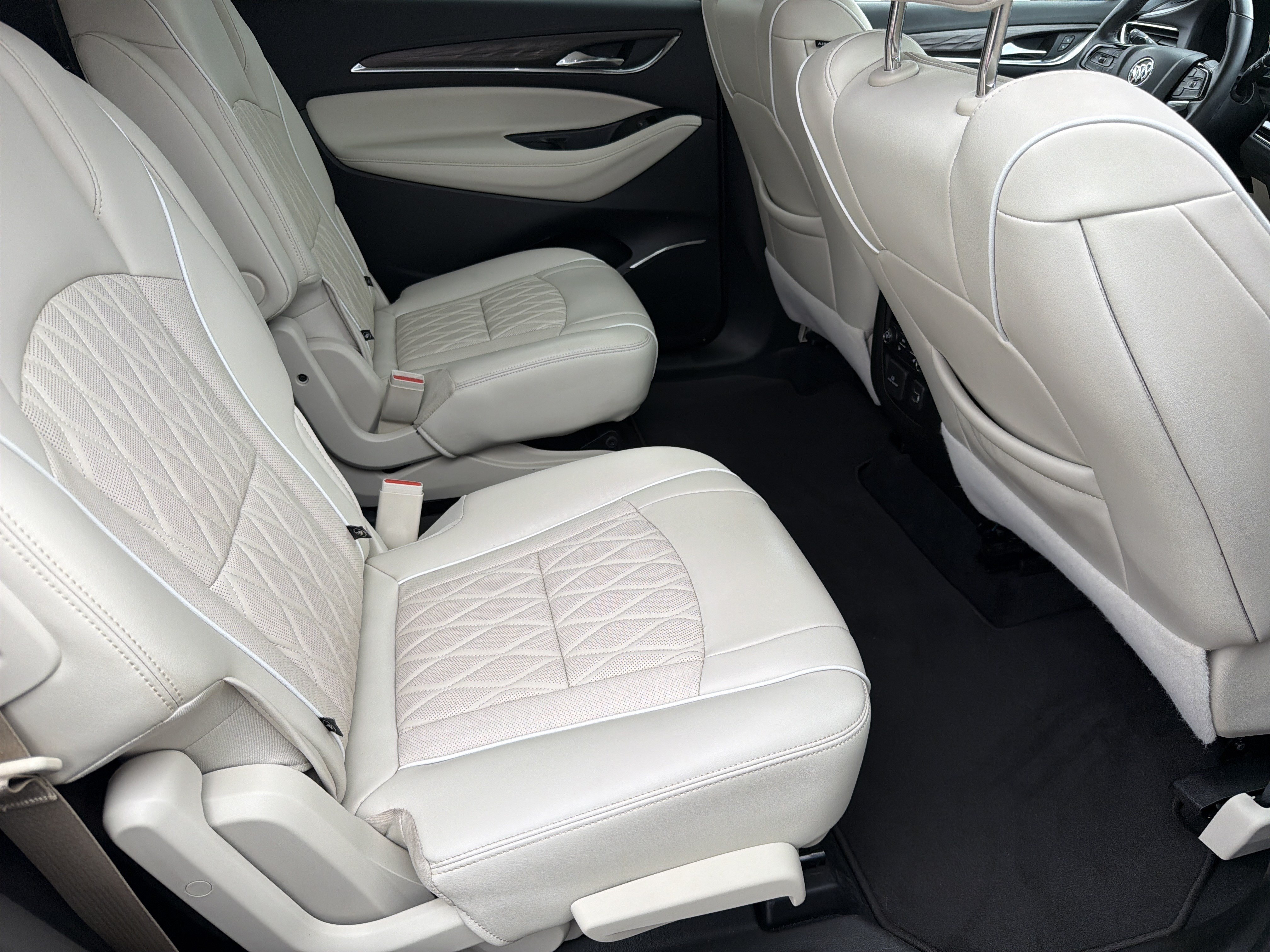 Used 2023 Buick Enclave Avenir FWD image 16