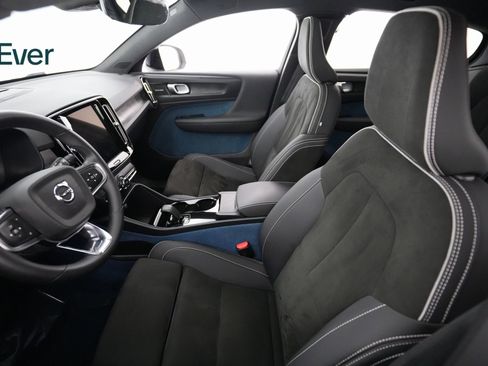 Used 2023 Volvo C40 P8 Recharge Ultimate image 7