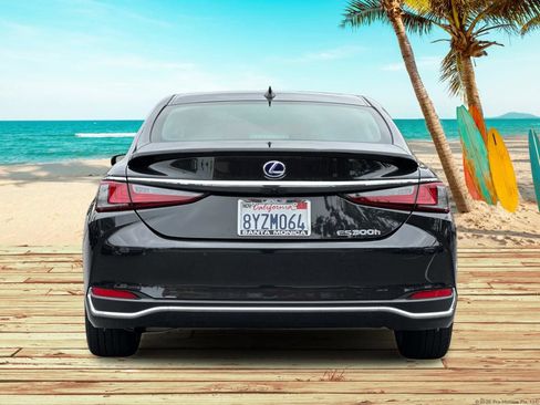 Used 2022 Lexus ES 300h w/ Premium Package FWD image 5