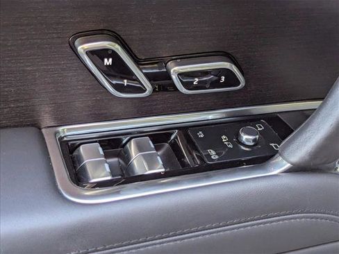 Certified 2023 Land Rover Range Rover SE image 9