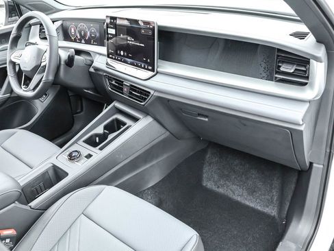 New 2025 Volkswagen Tiguan SE R-Line image 41