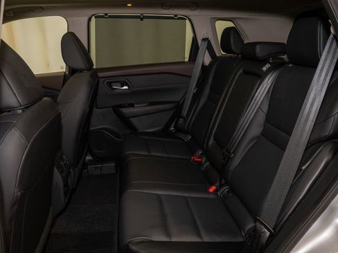 Used 2023 Nissan Rogue SV w/ SV Premium B Package image 9