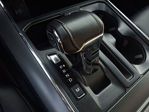 Used 2022 Ford F150 Lariat w/ Trailer Tow Package image 15