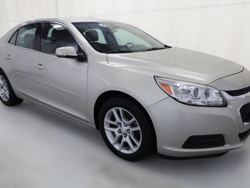 Used 2016 Chevrolet Malibu LT w/ Power Convenience Package image 16