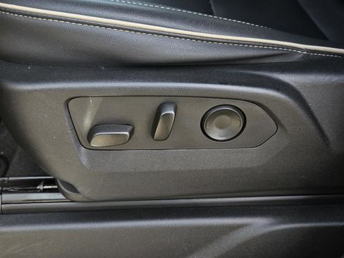 Used 2024 Chevrolet Suburban Premier image 25