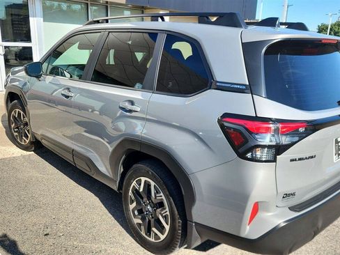 Used 2025 Subaru Forester Premium AWD/4WD image 6