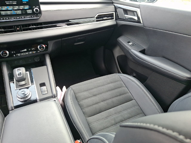 Used 2024 Mitsubishi Outlander AWD image 19