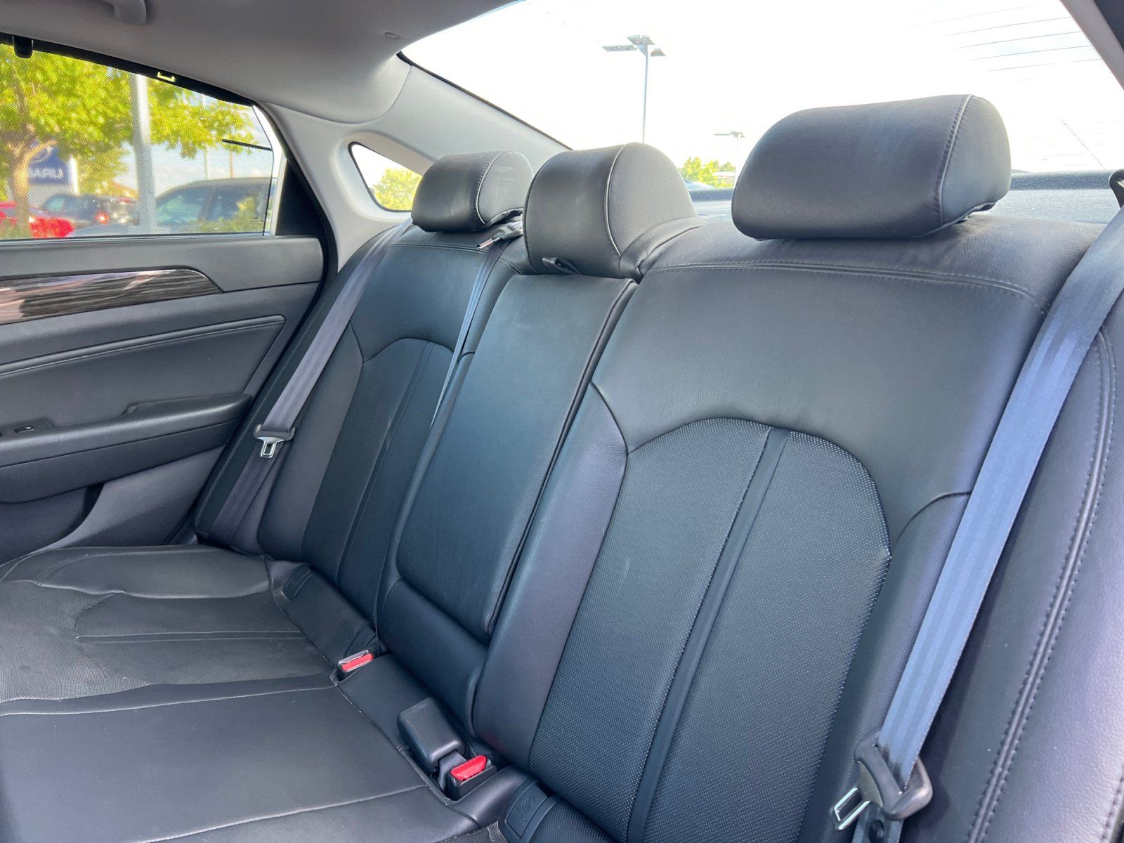 Used 2015 Hyundai Sonata Limited w/ Option Group 06 FWD image 17