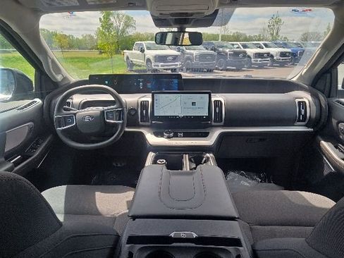 Used 2025 Ford Expedition Max Active AWD/4WD image 23