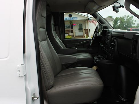 Used 2025 GMC Savana 2500 Extended w/ Driver Convenience Package RWD image 26