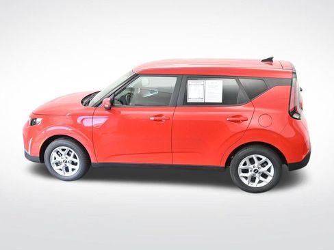 Used 2025 Kia Soul LX w/ LX Technology Package FWD image 30
