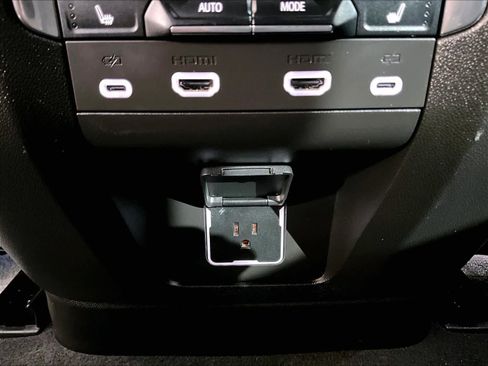 Used 2023 Chevrolet Tahoe High Country image 28