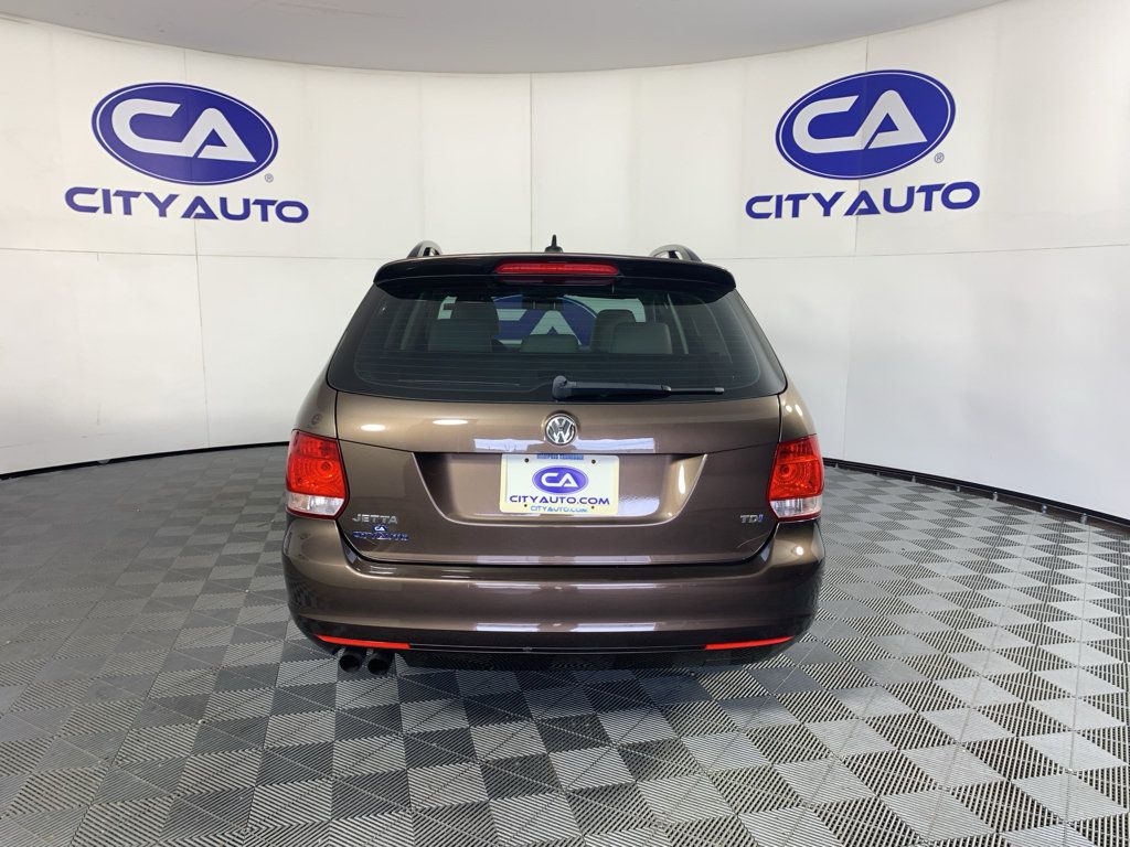 Used 2012 Volkswagen Jetta TDI FWD image 4